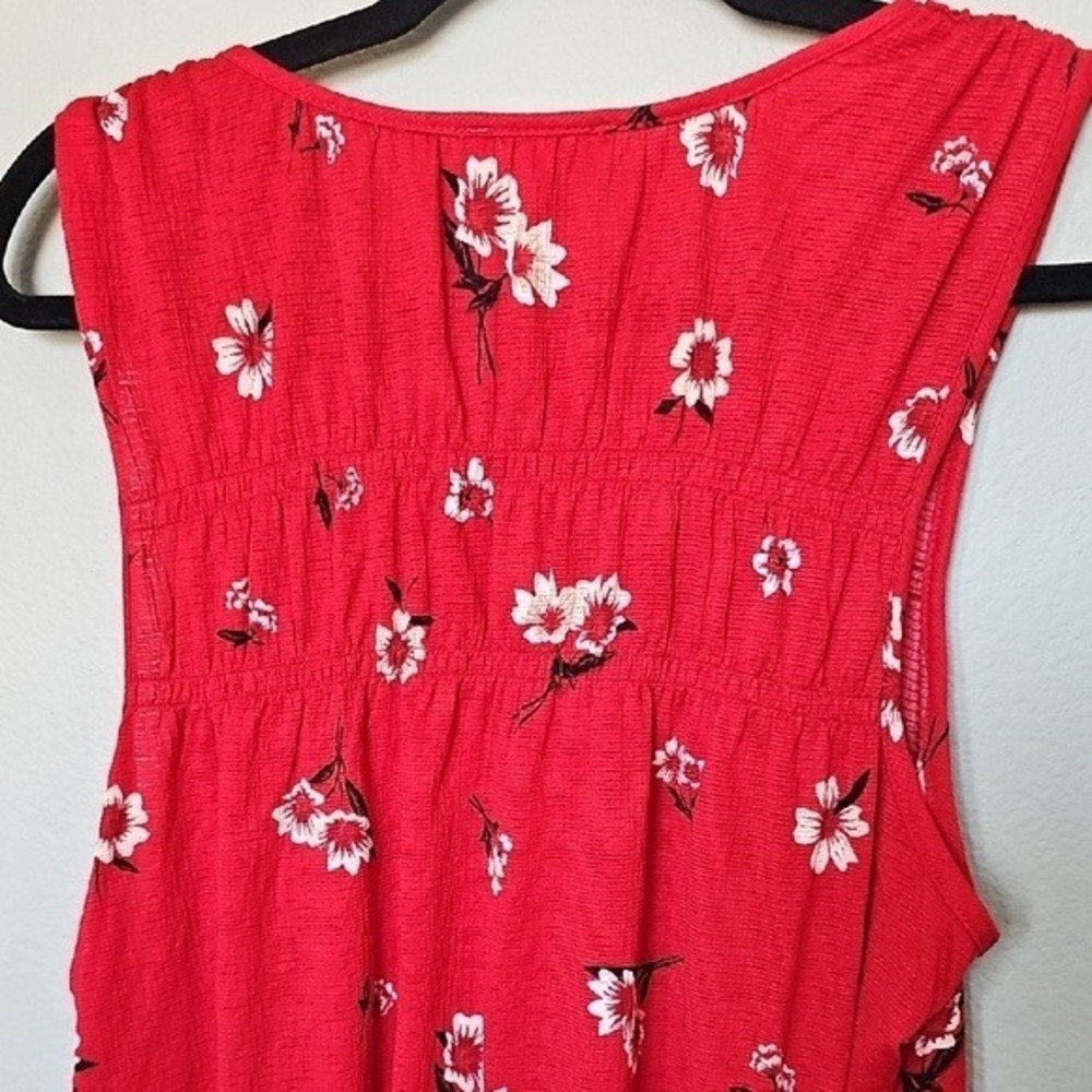 Maurices XXL Red Bold Floral Sleeveless Lightweight Strappy Chest Blouse Top - Picture 7 of 9